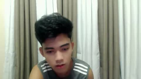 Snapshot of laurence_cuttieguyhere chatting on March 7, 5:43 pm laurence_cuttieguyhere online show from March 7, 5:43 pm