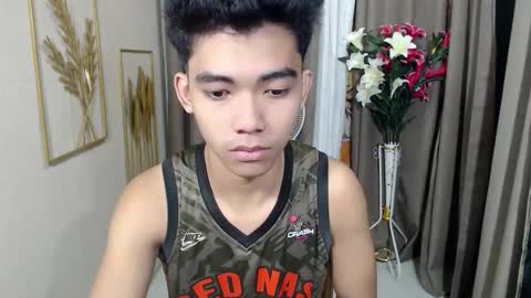 Snapshot of laurence_cuttieguyhere chatting on March 21, 6:55 pm laurence_cuttieguyhere online show from March 21, 6:55 pm