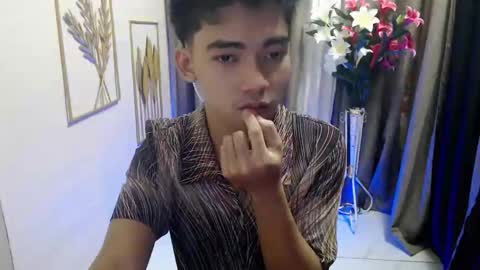 Snapshot of laurence_cuttieguyhere chatting on March 22, 6:11 pm laurence_cuttieguyhere online show from March 22, 6:11 pm