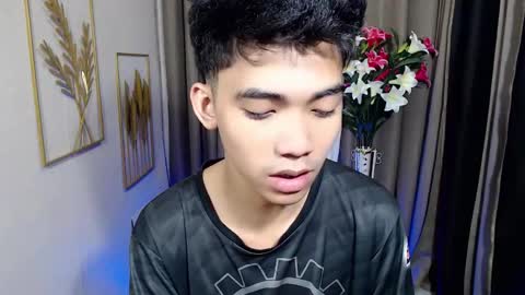 Snapshot of laurence_cuttieguyhere chatting on March 23, 6:12 pm laurence_cuttieguyhere online show from March 23, 6:12 pm