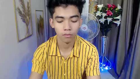 Snapshot of laurence_cuttieguyhere chatting on March 24, 7:41 pm laurence_cuttieguyhere online show from March 24, 7:41 pm