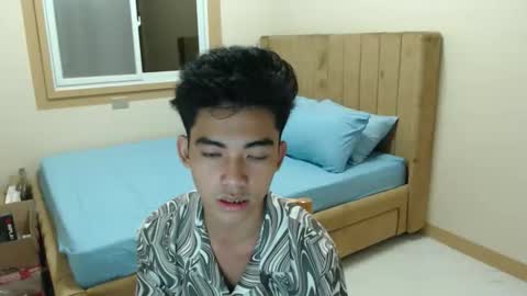 Snapshot of laurence_cuttieguyhere chatting on March 29, 6:08 pm laurence_cuttieguyhere online show from March 29, 6:08 pm