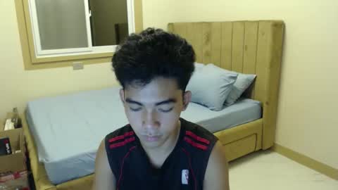 Snapshot of laurence_cuttieguyhere chatting on March 31, 4:51 pm laurence_cuttieguyhere online show from March 31, 4:51 pm