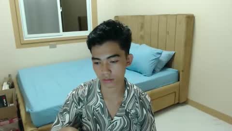 Snapshot of laurence_cuttieguyhere chatting on April 2, 5:21 pm laurence_cuttieguyhere online show from April 2, 5:21 pm