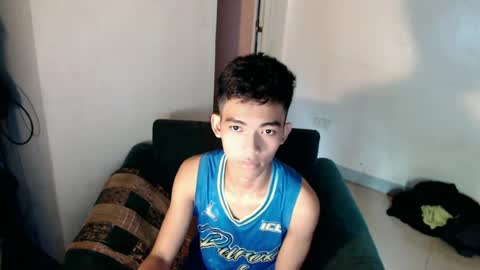 Snapshot of laurence_cuttieguyhere chatting on June 24, 6:23 am laurence_cuttieguyhere online show from June 24, 6:23 am
