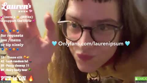 Snapshot of laurenipsumsit chatting on February 28, 2:31 am Lauren online show from February 28, 2:31 am