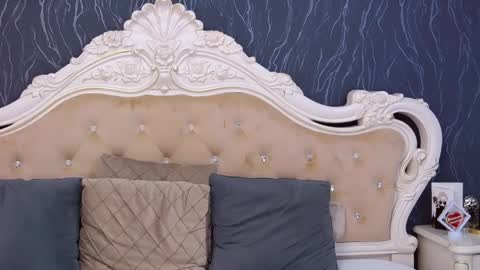 Laura online show from April 4, 2:14 pm