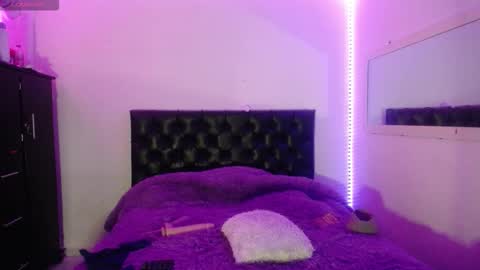 laurenkenner28_ online show from October 10, 9:36 pm