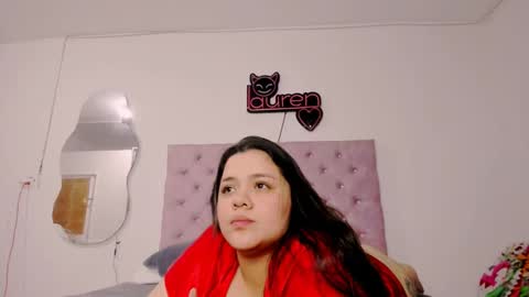Snapshot of laurenlaine99 chatting on December 3, 12:35 am laurenlaine online show from December 3, 12:35 am