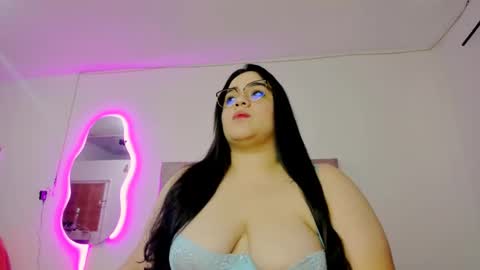 Snapshot of laurenlaine99 chatting on February 17, 3:20 pm laurenlaine online show from February 17, 3:20 pm