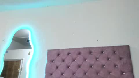 laurenlaine online show from October 2, 2:18 am