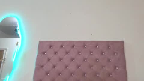laurenlaine online show from May 7, 12:38 am