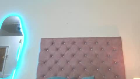 Snapshot of laurenlaine99 chatting on June 7, 2:32 pm laurenlaine online show from June 7, 2:32 pm