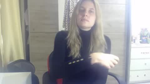 laurenmy online show from October 12, 9:30 am