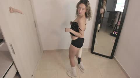 laurenn_111 online show from June 6, 8:02 pm