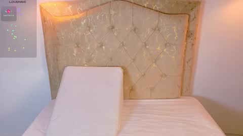 laurenn_smitth online show from March 24, 12:43 pm