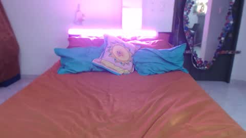 Snapshot of laurenphillipsx chatting on October 17, 9:50 pm Lauren online show from October 17, 9:50 pm