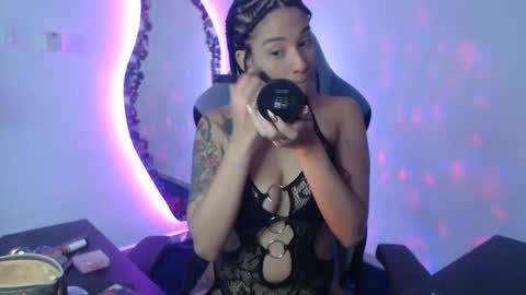 Lauren online show from February 4, 4:57 pm