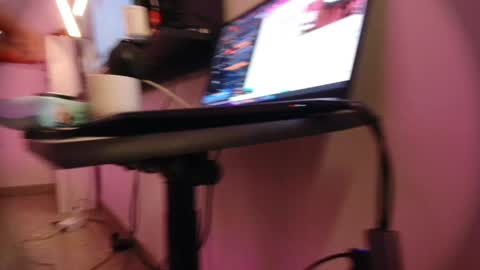 Lauren Saenz online show from May 19, 12:00 pm