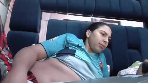 Snapshot of laurent0502 chatting on December 5, 6:54 am Laurent online show from December 5, 6:54 am