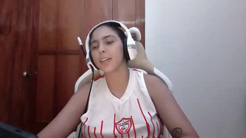 Snapshot of laurent0502 chatting on December 6, 1:07 am Laurent online show from December 6, 1:07 am