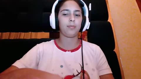 Snapshot of laurent0502 chatting on January 14, 8:09 am Laurent online show from January 14, 8:09 am