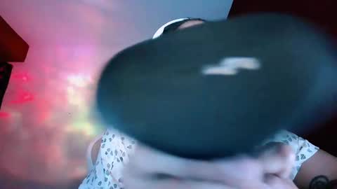 Snapshot of laurent0502 chatting on February 9, 6:01 am Laurent online show from February 9, 6:01 am