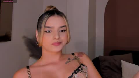 Snapshot of laurentrosse1 chatting on April 21, 1:42 am Laurent Rosse online show from April 21, 1:42 am