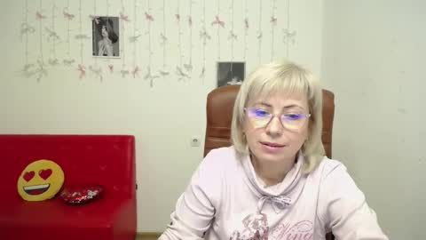 Snapshot of laurenwishy chatting on January 12, 12:10 pm Lauren online show from January 12, 12:10 pm