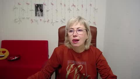 Snapshot of laurenwishy chatting on January 13, 6:08 am Lauren online show from January 13, 6:08 am