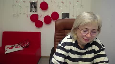 Snapshot of laurenwishy chatting on January 17, 6:29 am Lauren online show from January 17, 6:29 am