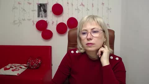 Snapshot of laurenwishy chatting on January 18, 5:55 am Lauren online show from January 18, 5:55 am