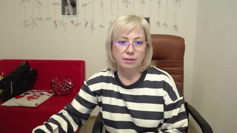 Snapshot of laurenwishy chatting on January 19, 12:20 pm Lauren online show from January 19, 12:20 pm