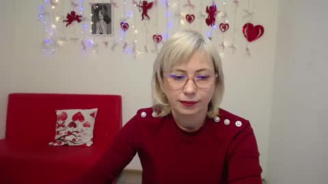 Snapshot of laurenwishy chatting on February 3, 6:40 am Lauren online show from February 3, 6:40 am