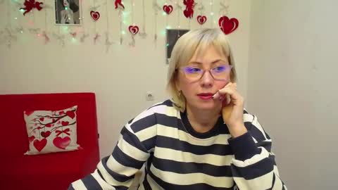 Snapshot of laurenwishy chatting on February 5, 8:35 pm Lauren online show from February 5, 8:35 pm