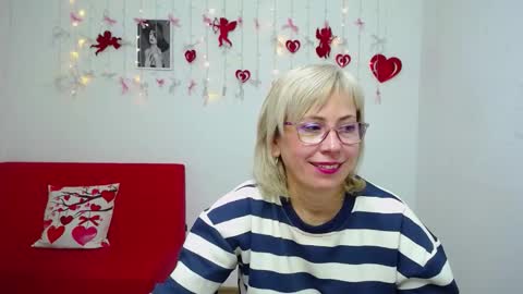 Snapshot of laurenwishy chatting on February 6, 3:15 pm Lauren online show from February 6, 3:15 pm