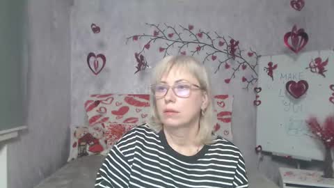 Snapshot of laurenwishy chatting on February 7, 9:46 am Lauren online show from February 7, 9:46 am