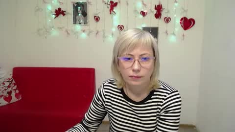 Snapshot of laurenwishy chatting on February 8, 5:33 am Lauren online show from February 8, 5:33 am