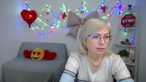 Snapshot of laurenwishy chatting on February 9, 6:50 am Lauren online show from February 9, 6:50 am