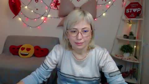 Snapshot of laurenwishy chatting on February 10, 7:40 pm Lauren online show from February 10, 7:40 pm