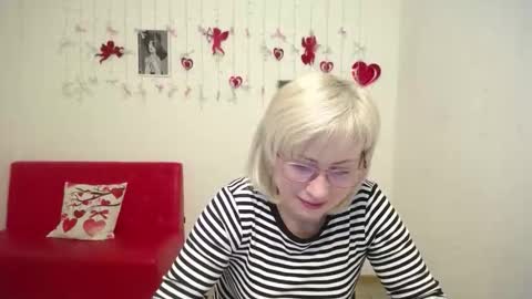 Snapshot of laurenwishy chatting on February 13, 5:53 pm Lauren online show from February 13, 5:53 pm