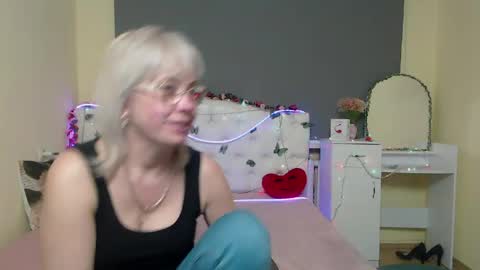 Lauren online show from April 28, 2:27 am