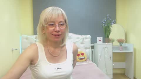 Lauren online show from May 15, 6:20 am