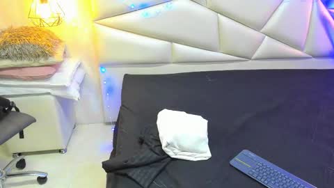 Laurent online show from December 23, 10:46 am