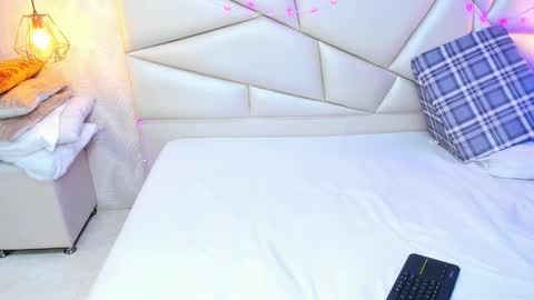 Laurent online show from February 3, 11:59 am