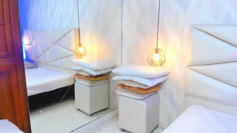 Laurent online show from February 8, 10:40 am