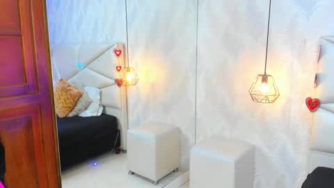 Laurent online show from February 11, 11:59 am