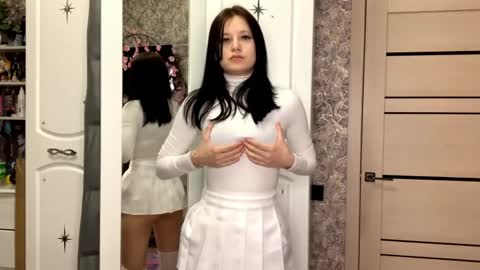 Snapshot of lauriekochis chatting on March 31, 1:11 pm Eva online show from March 31, 1:11 pm