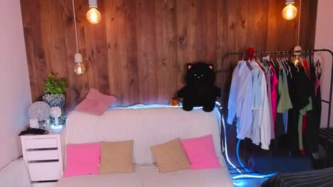 Annie online show from March 29, 7:25 pm