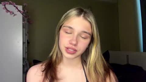 Bella online show from May 21, 11:39 am